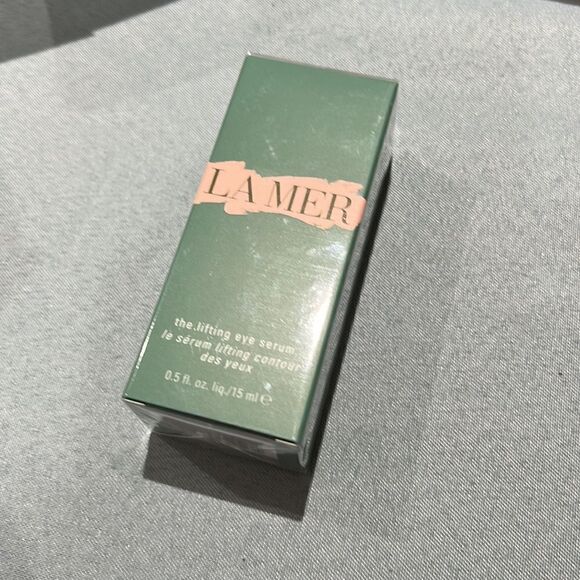 La Mer The Lifting Eye Serum By La Mer for Unisex - 0.5 Oz Serum, 0.5 Oz D7 - Picture 5 of 7